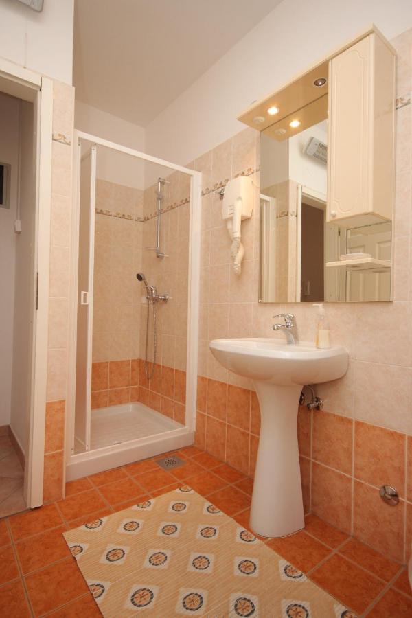 Apartments And Rooms With Wifi Vrsar, Porec - 3007 المظهر الخارجي الصورة